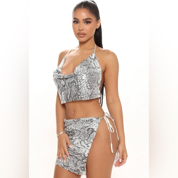 Lavishly living metal mesh skirt set - Picture 2 of 5